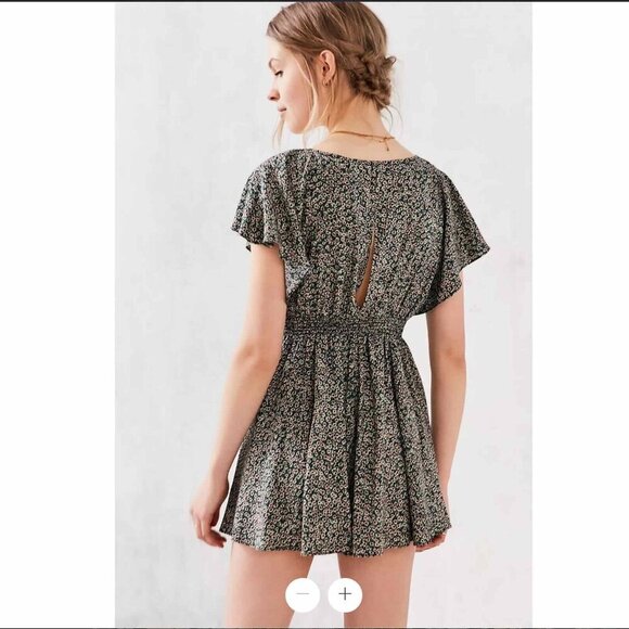 Urban Outfitters Kimchi Blue Jodi Flutter Sleeve Romper Festival Fairy Boho - Picture 5 of 15